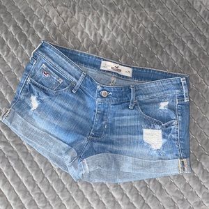 Hollister Women’s Distressed Cuffed Low Rose Denim Shorts - Size 7